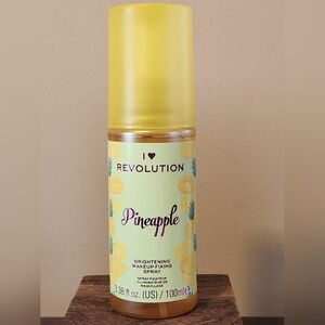 REVOLUTION PINEAPPLE MAKEUP FIXING SPRAY
